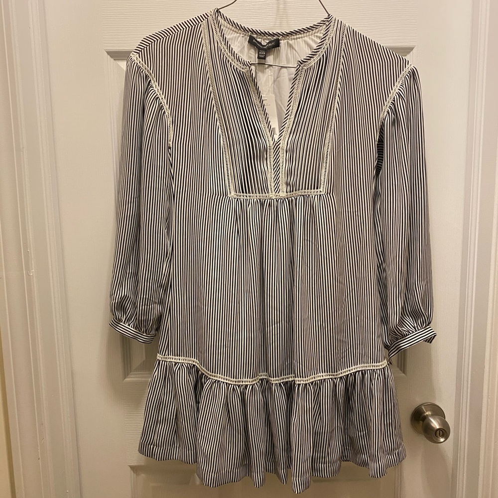 Blue/white stripped long sleeve dress. Hits above the knees. 30 in(shoulder-hem)
